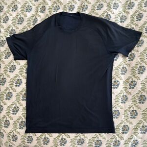 Lululemon men’s metal vent tech size XL navy